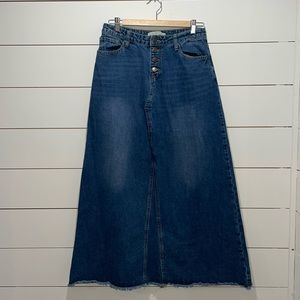 Womens Sz 8 The Main Street Exchange long denim button up skirt. Gently used!